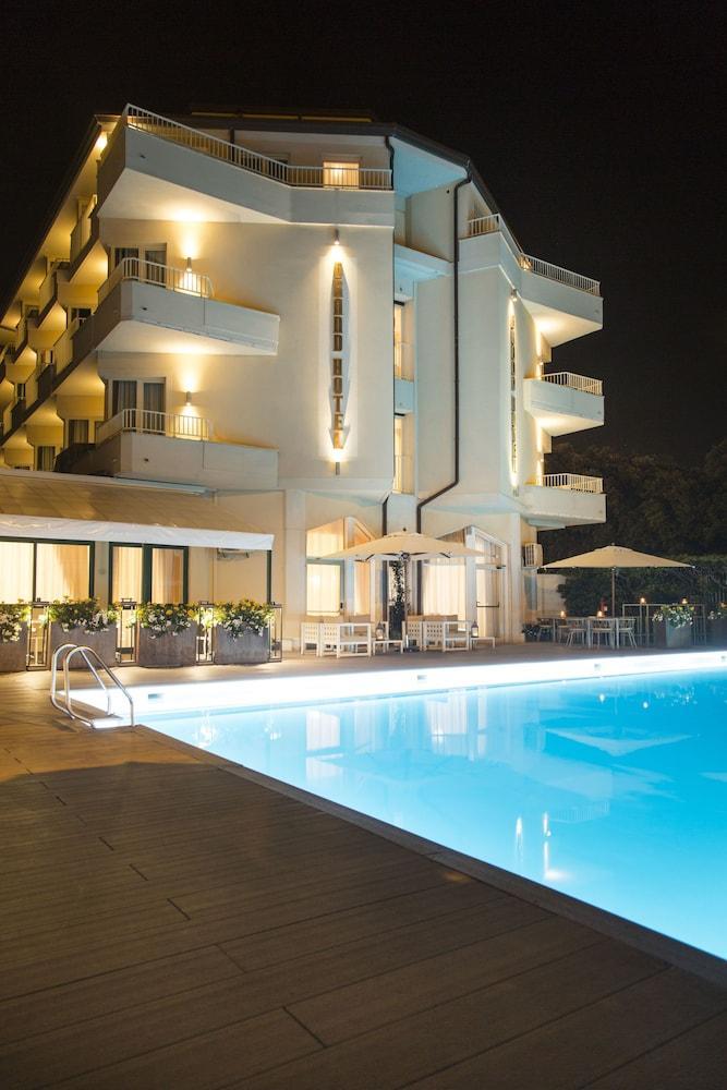 Grand Hotel Forte dei Marmi Exterior photo